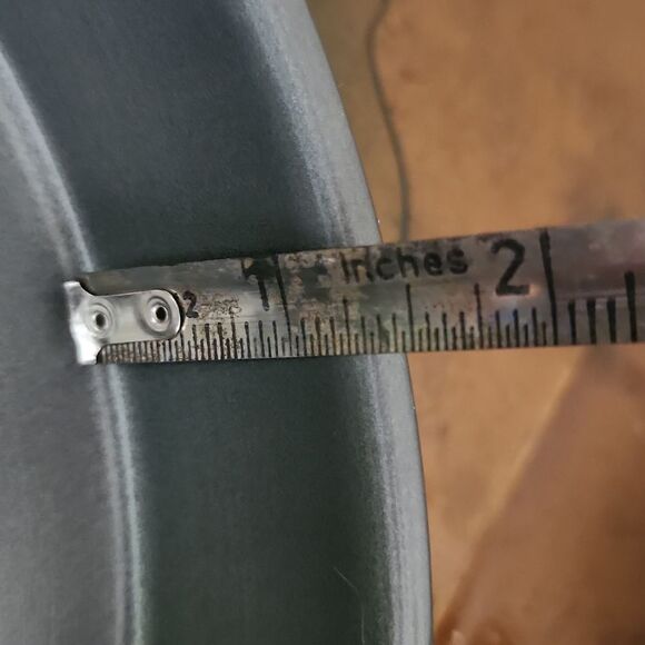 Wilton 9" Cake Pan Non Stick Set of 2 - Picture 12 of 12